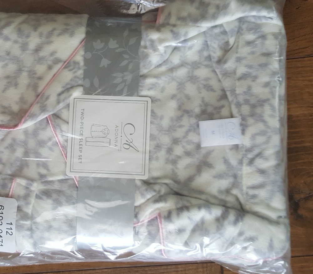 Adonna 2pc pajama Medium NWT